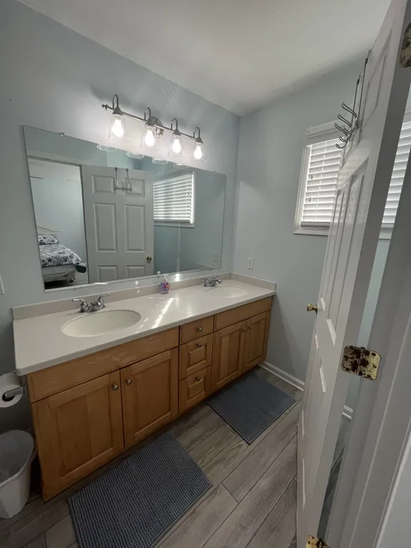THIRD FLOOR MASTER BATH