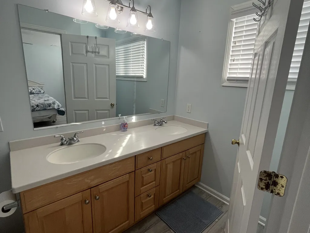 THIRD FLOOR MASTER BATH