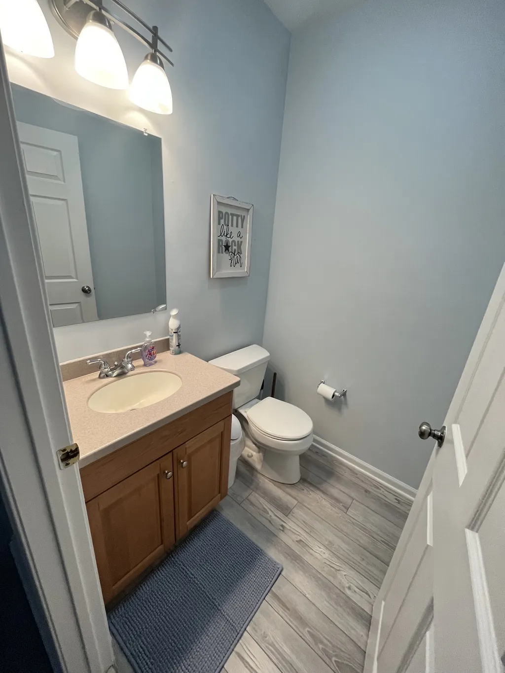 SECOND FLOOR POWDER ROOM