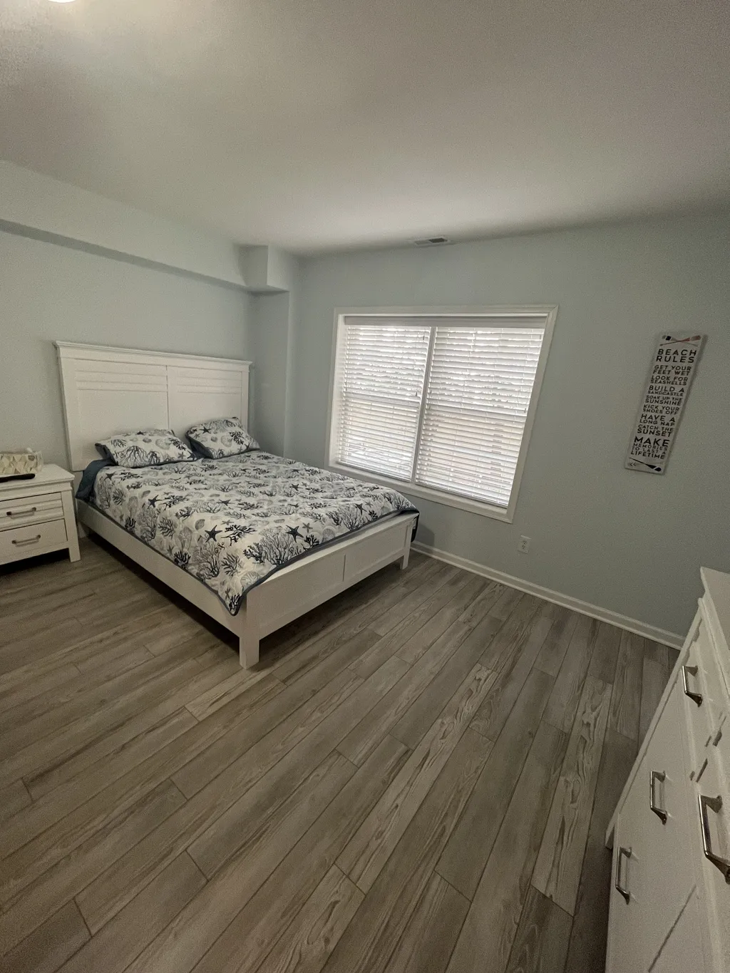 FIRST FLOOR FIRST BEDROOM (QUEEN + TWIN OVER TWIN)