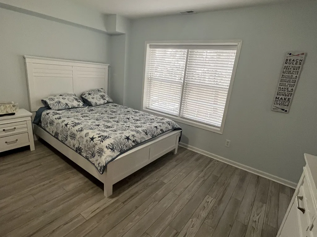 FIRST FLOOR FIRST BEDROOM (QUEEN + TWIN OVER TWIN)