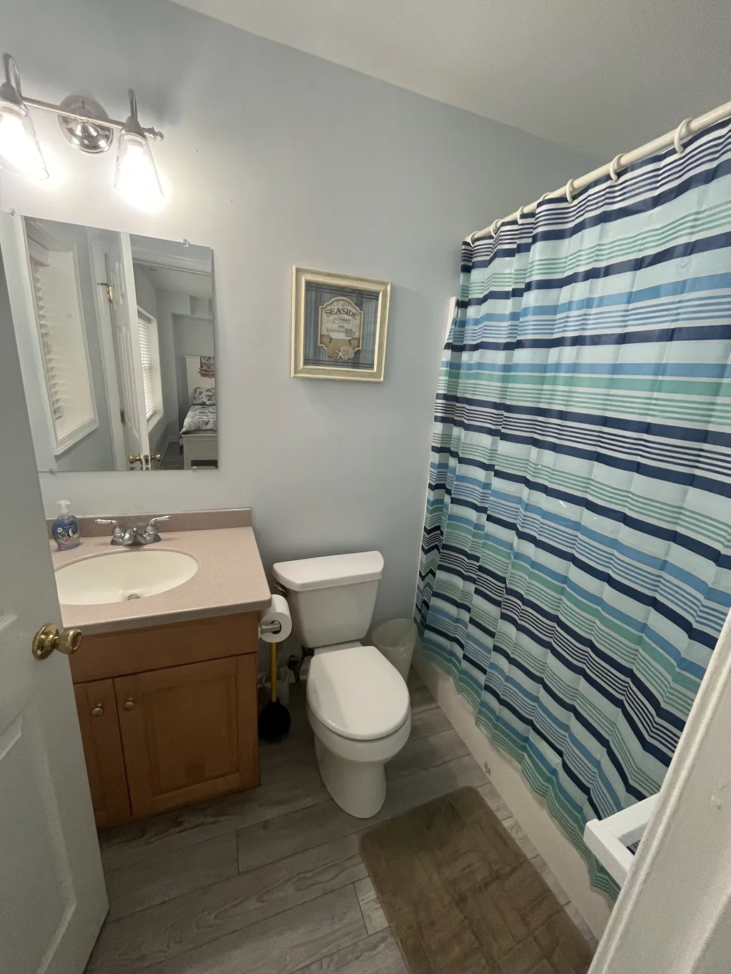 FIRST FLOOR BATHROOM