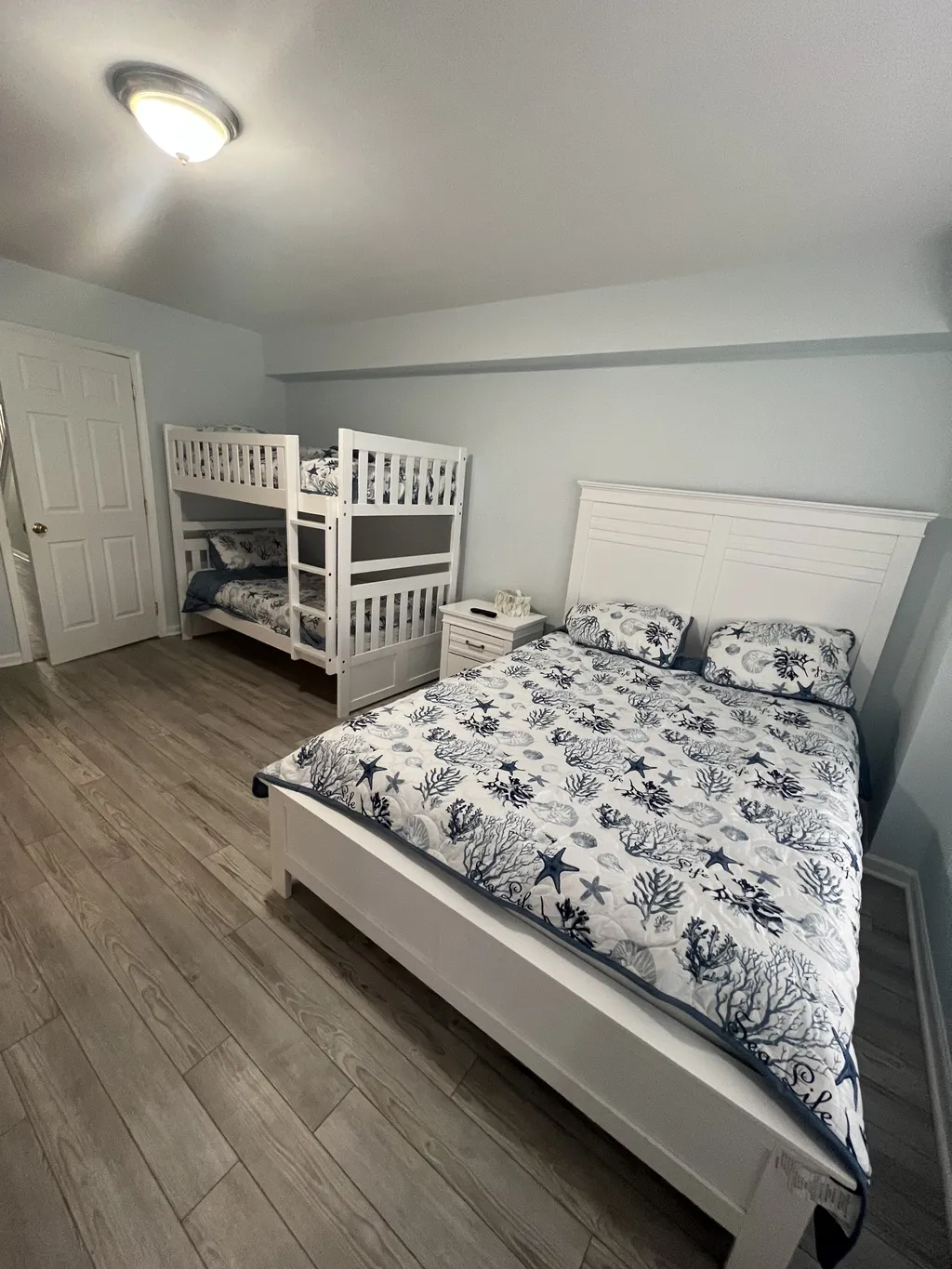 FIRST FLOOR FIRST BEDROOM (QUEEN + TWIN OVER TWIN)