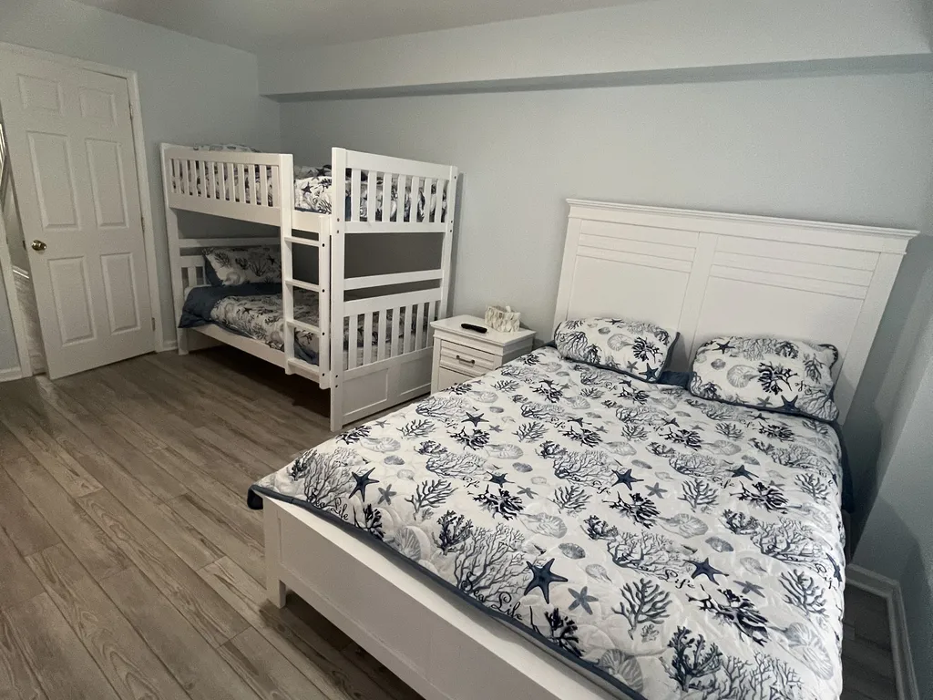 FIRST FLOOR FIRST BEDROOM (QUEEN + TWIN OVER TWIN)