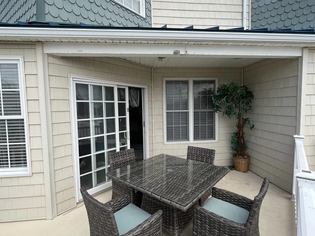 DECK (UMBRELLA NOT SHOWN)