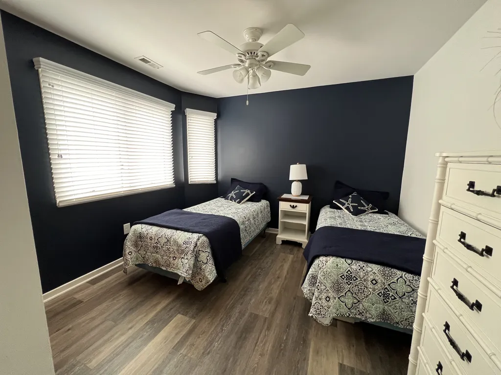Twin bedroom