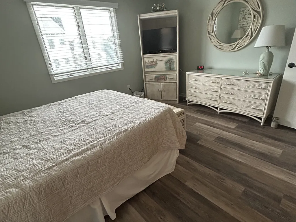 Queen bedroom