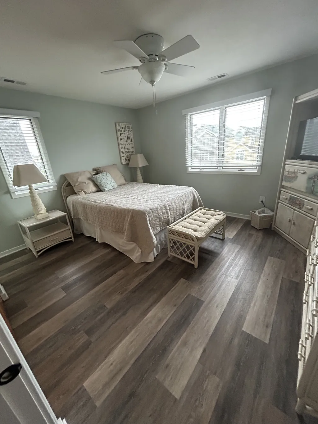 Queen bedroom