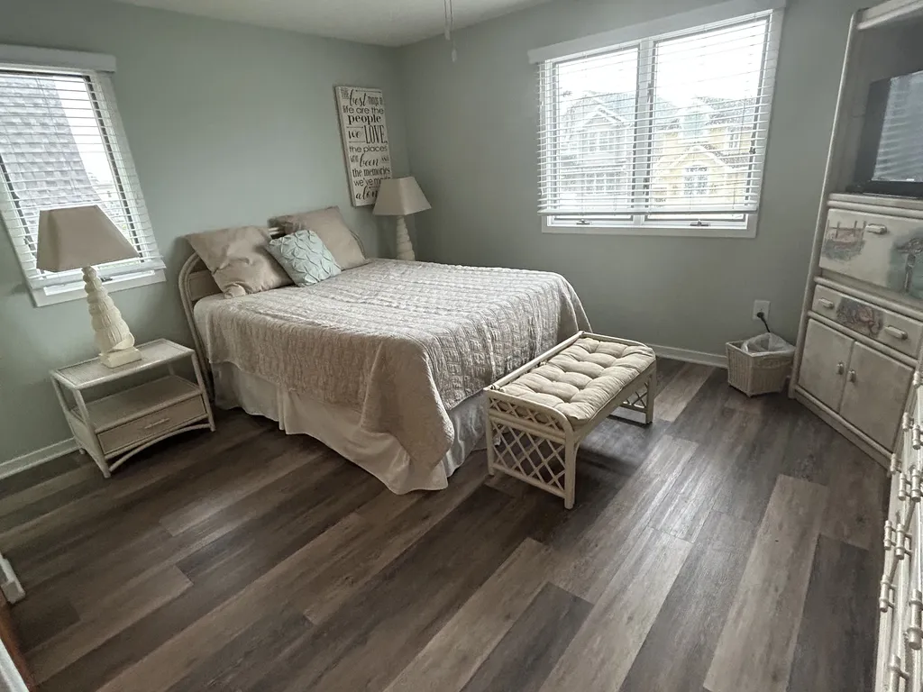 Queen bedroom
