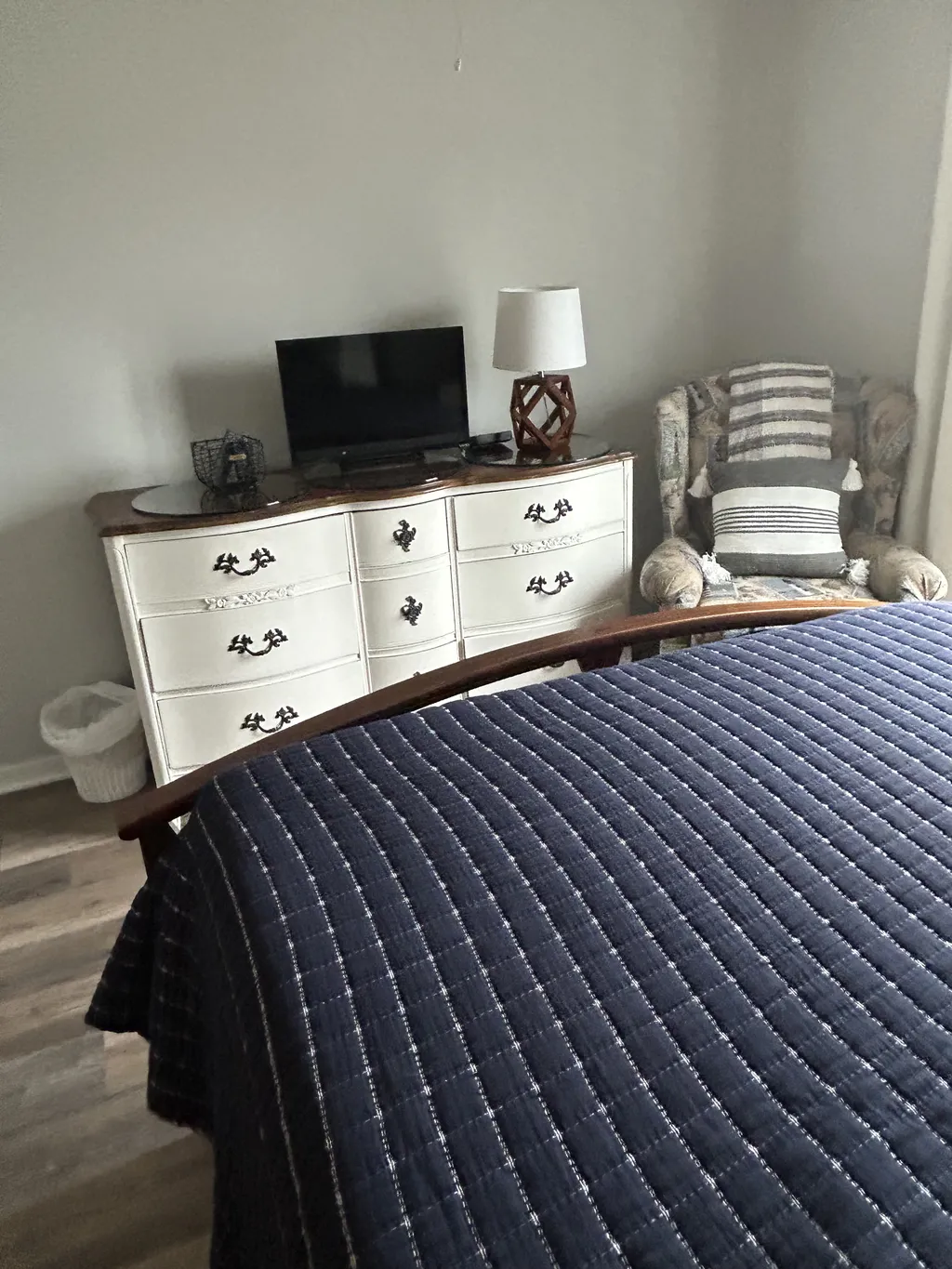 Queen bedroom