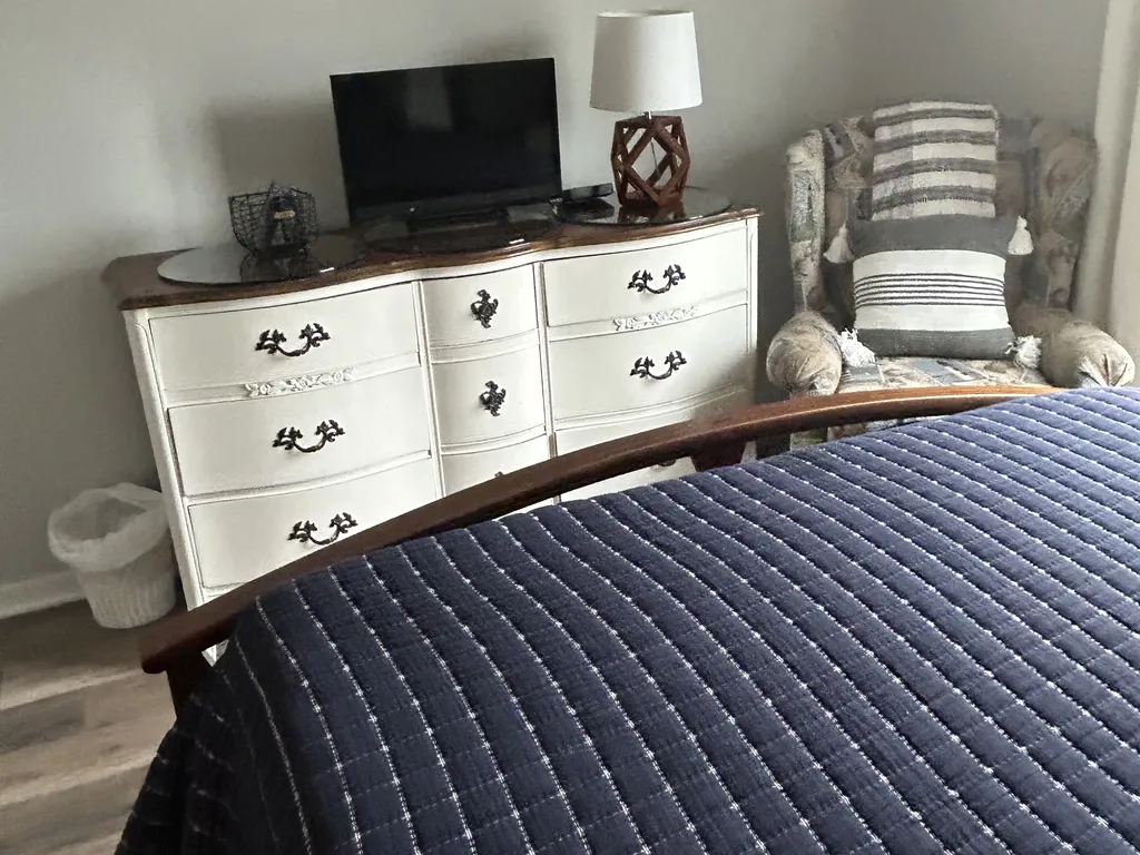 Queen bedroom