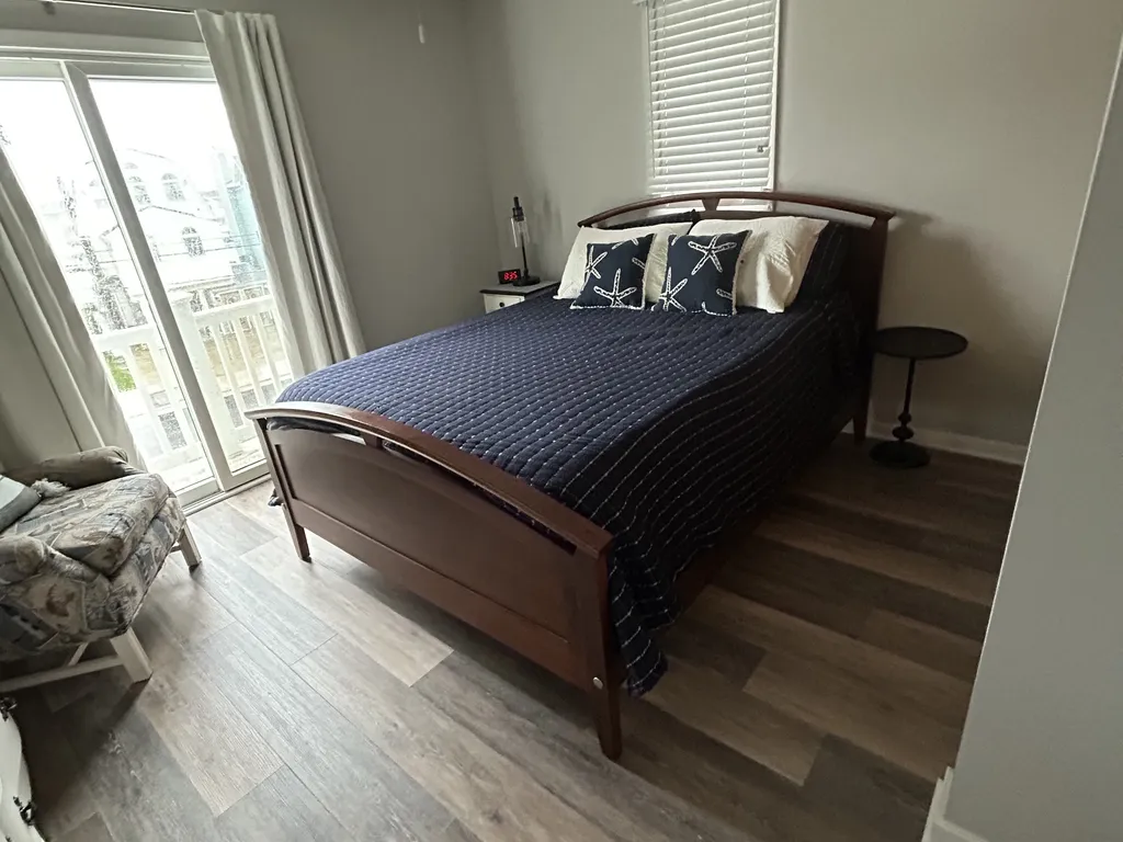 Queen bedroom