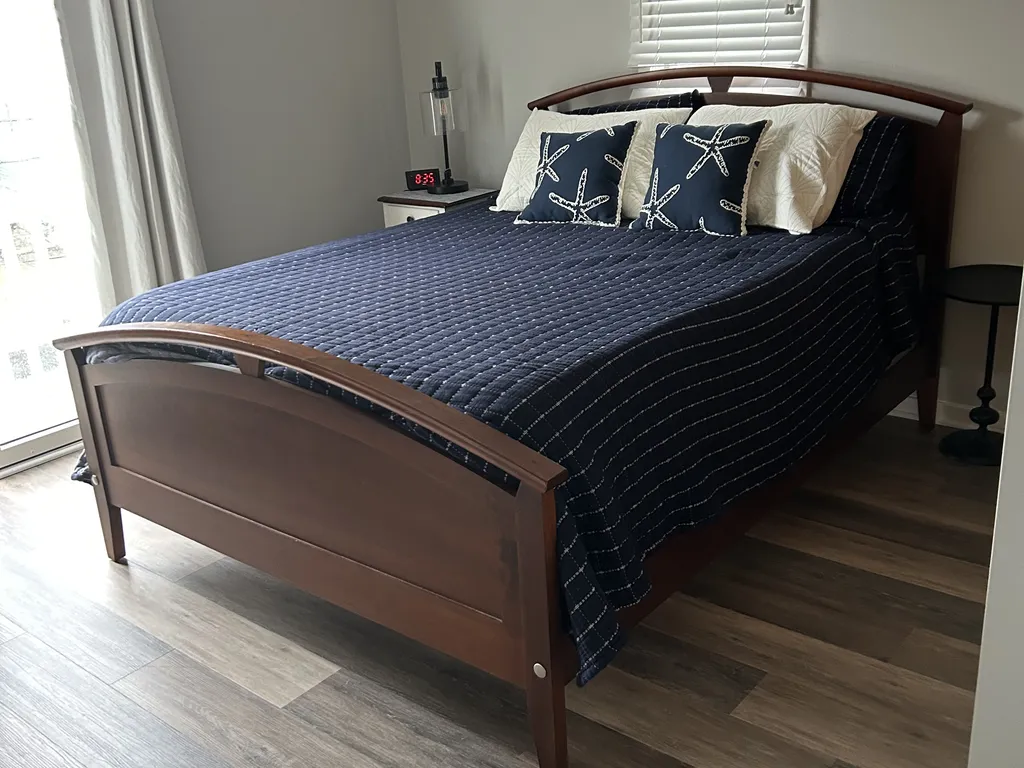 Queen bedroom
