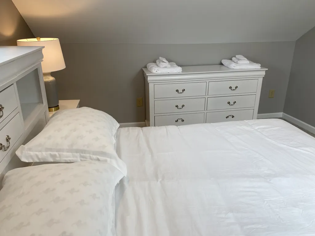 3rd Floor bedroom, queen bed. 