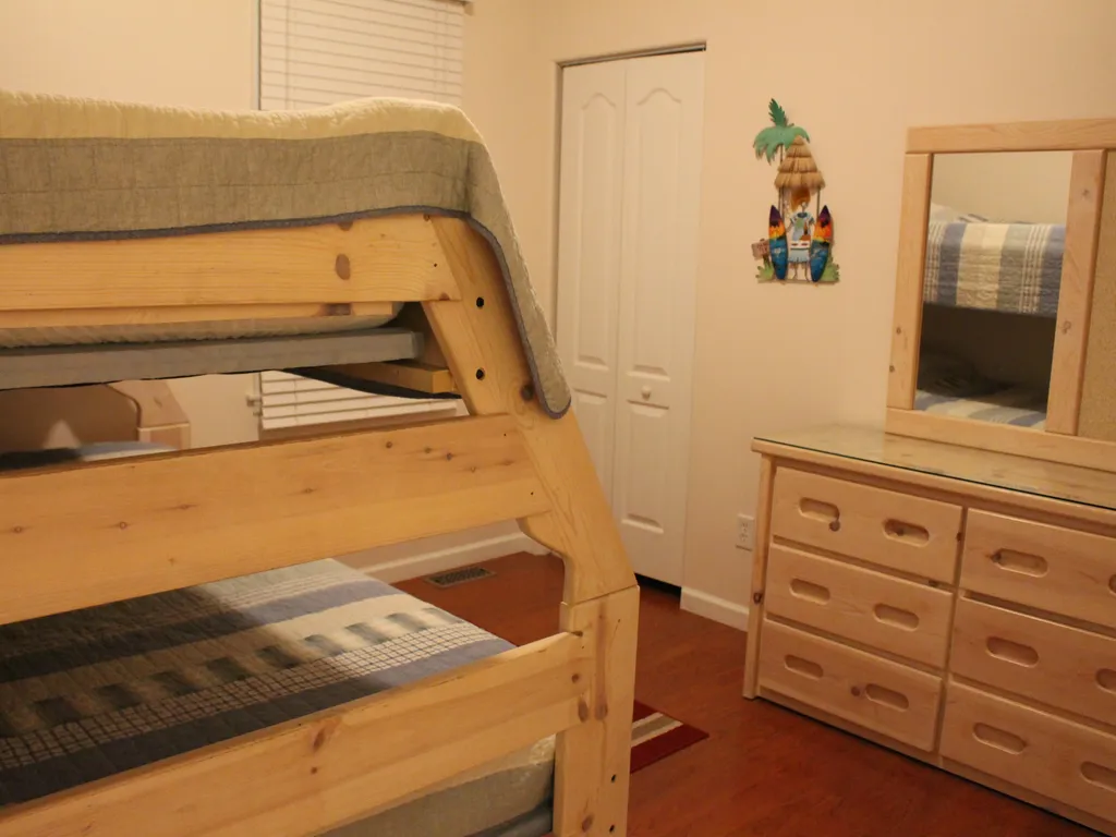 Twin/full bunk