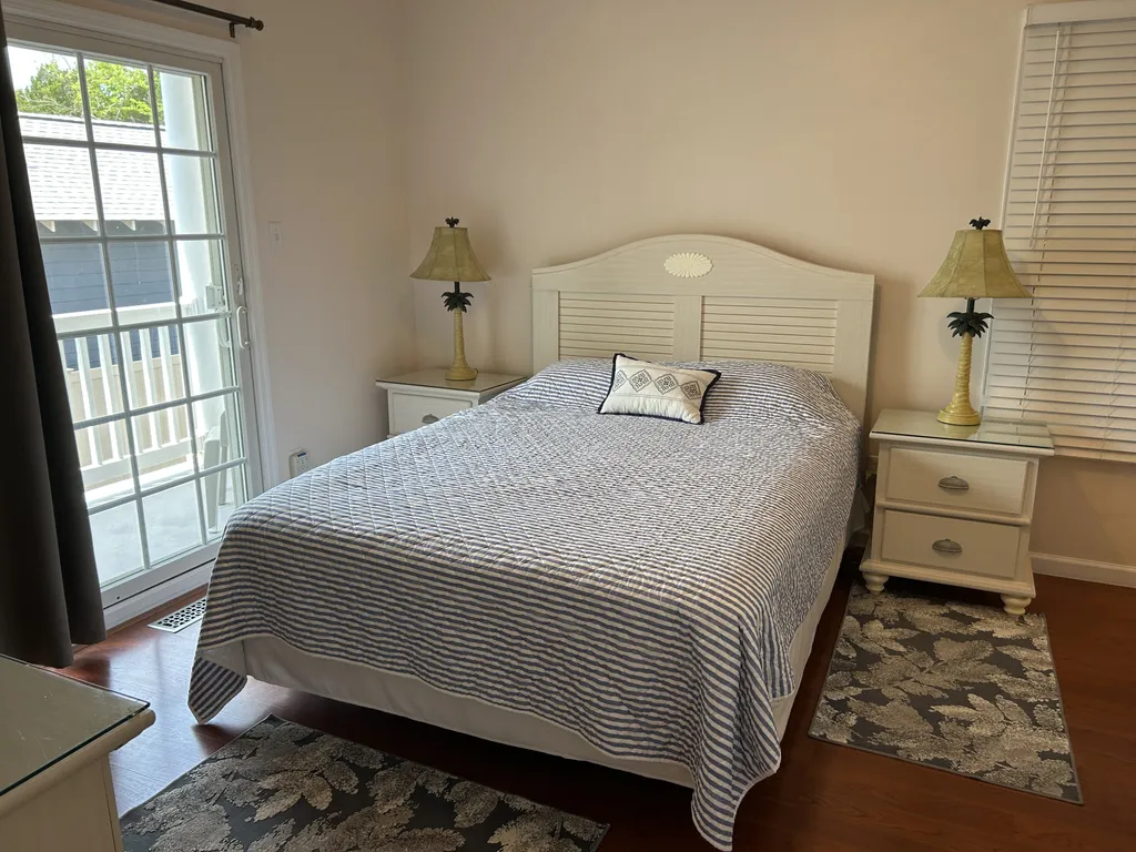 Master queen with private porch and master bath