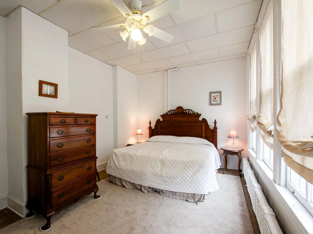 1st floor, King bed