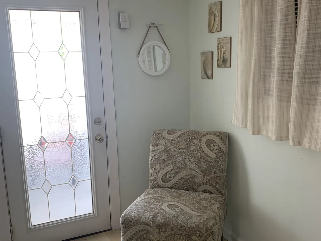 1st floor foyer