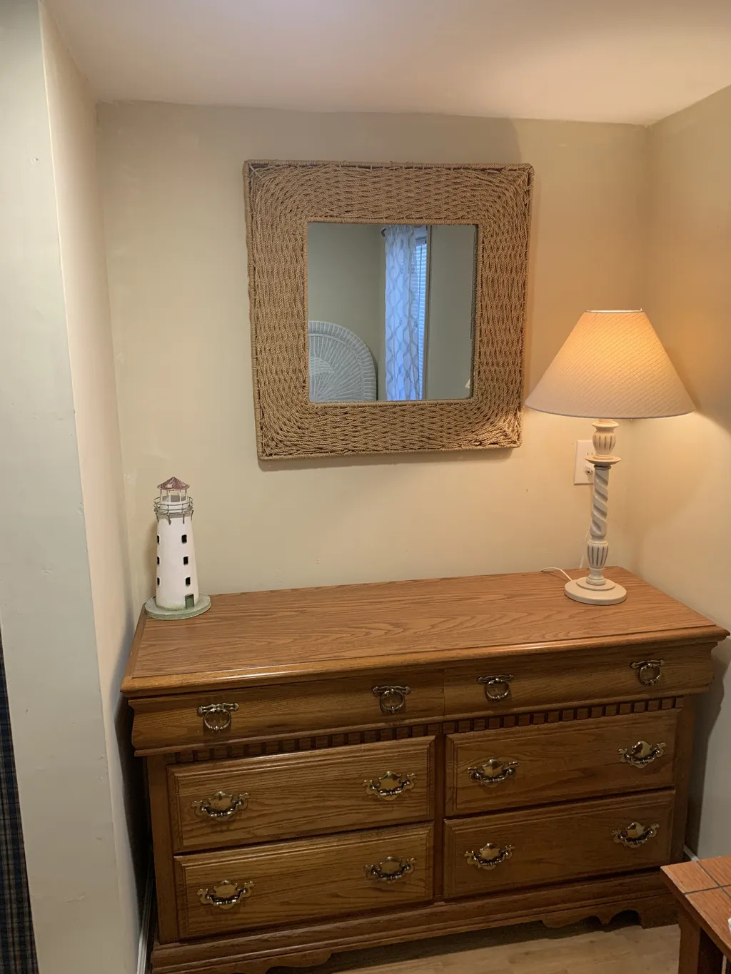 1st floor bedroom (twins)