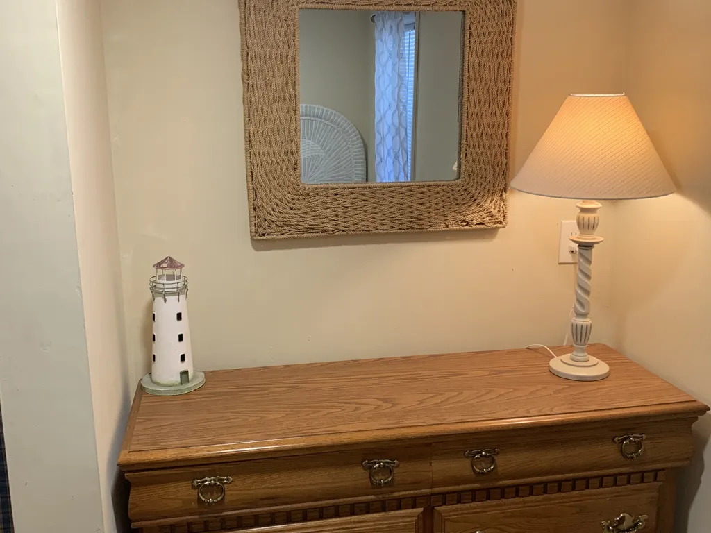 1st floor bedroom (twins)