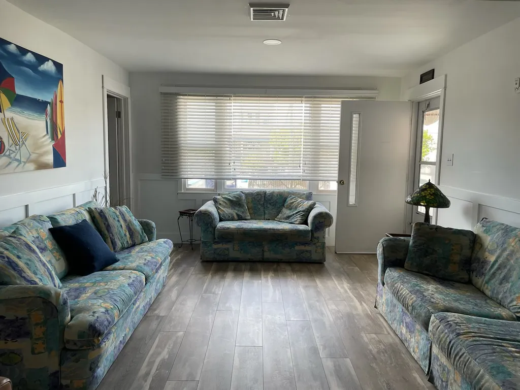 2nd floor living room