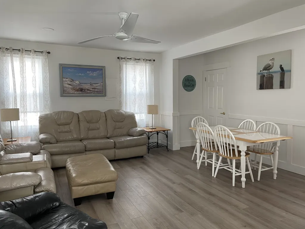 3rd floor living/dining area