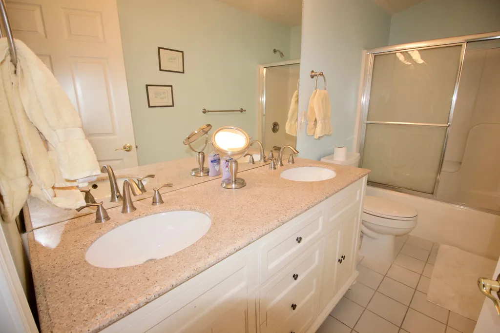 3RD FLOOR FULL BATH