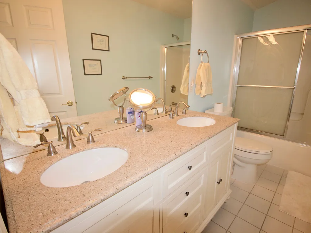 3RD FLOOR FULL BATH