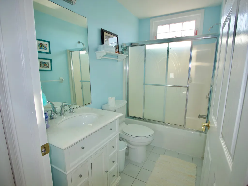2ND FLOOR FULL BATH