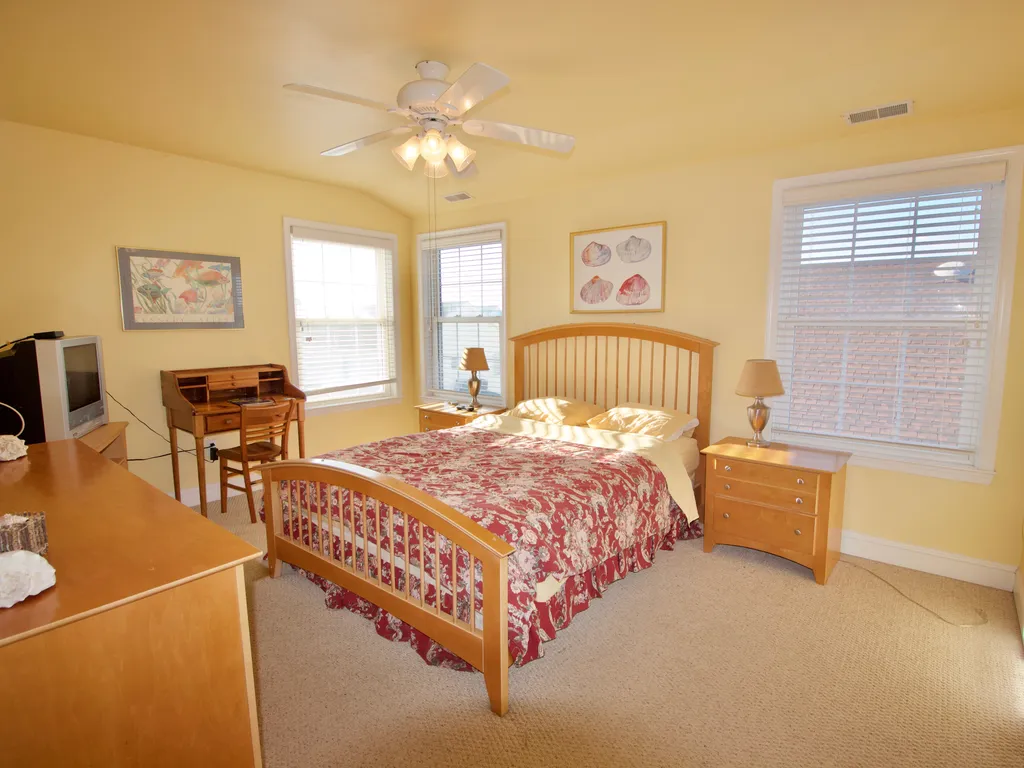3RD FLOOR BEDROOM