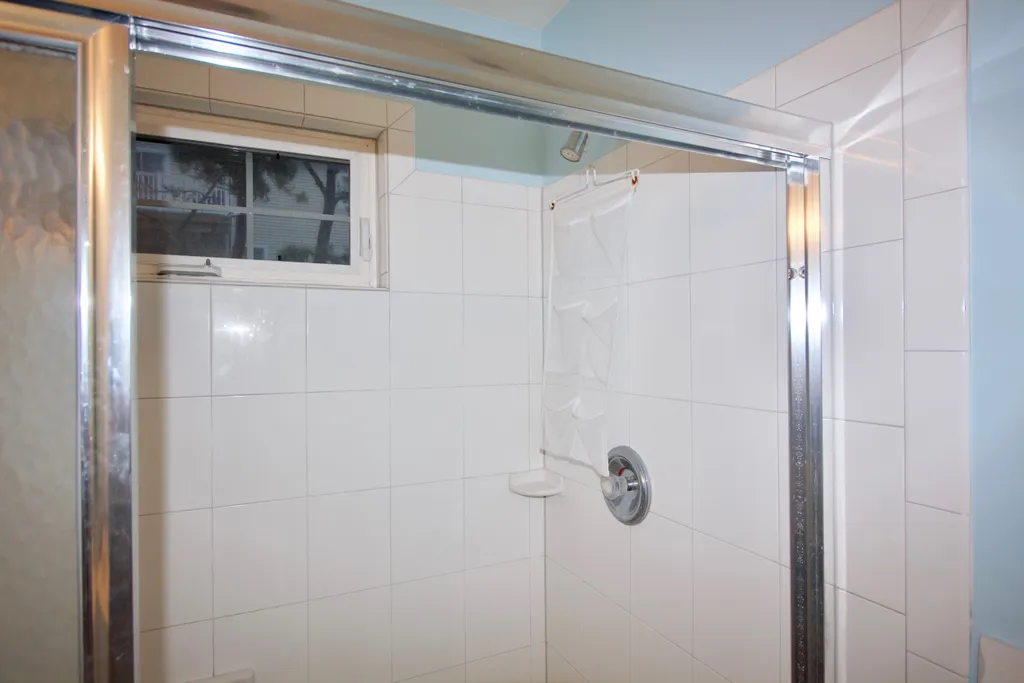 1ST FLOOR BATH