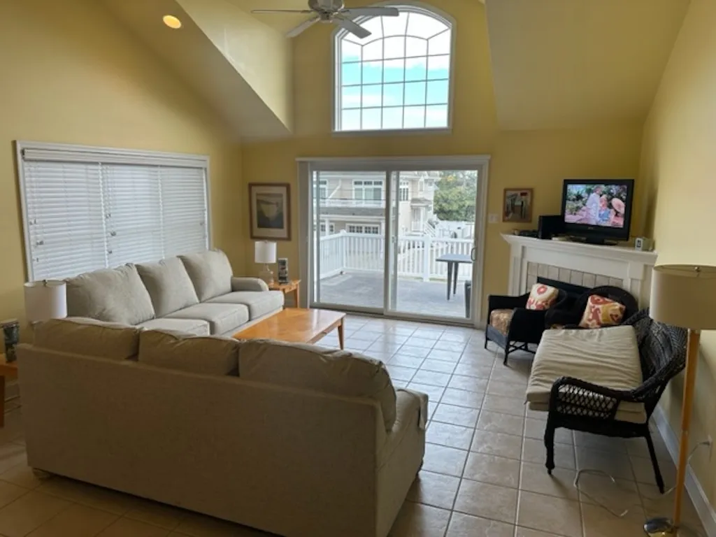 OPEN FLOOR PLAN SLIDER TO DECK