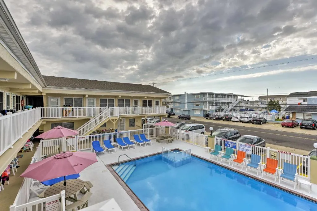 Front pool heated, 2 pools