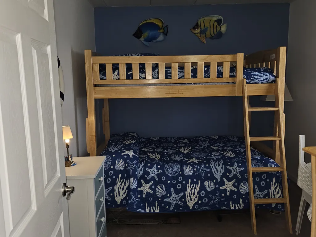 2nd bedroom Queen lower