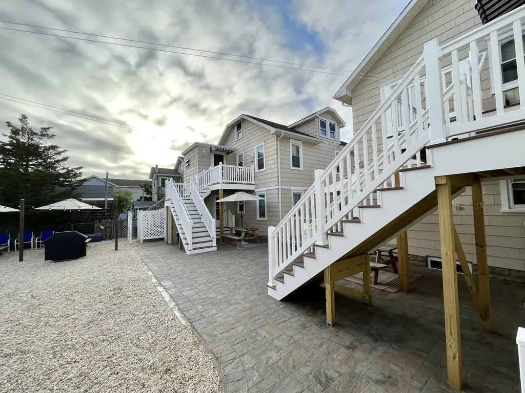 Patio &amp;amp; Picnic Area