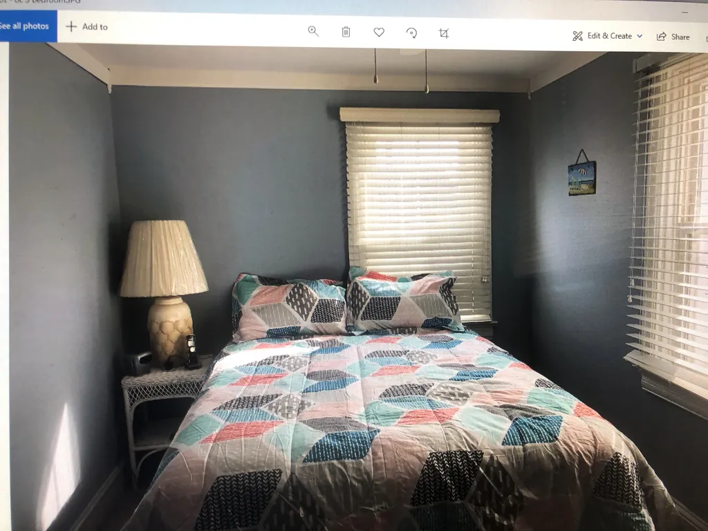 2nd Fl Back Bdrm  Queen size bed