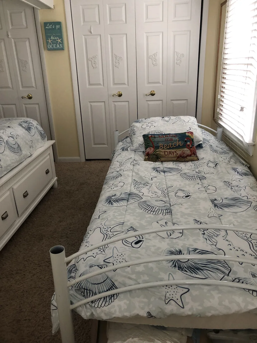 2nd Fl Front Bdrm Twin Bed