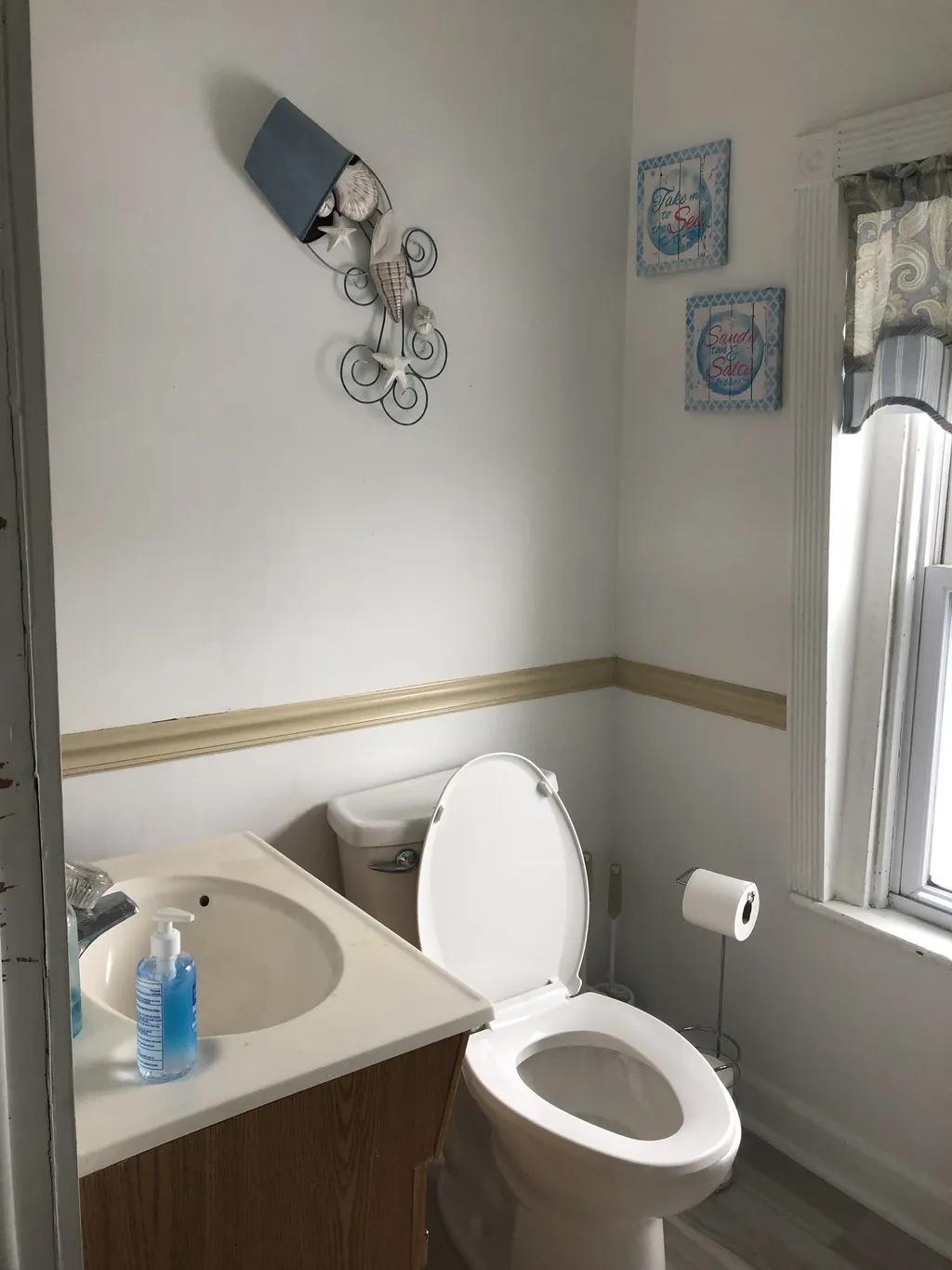 3rd Fl Full Bathroom