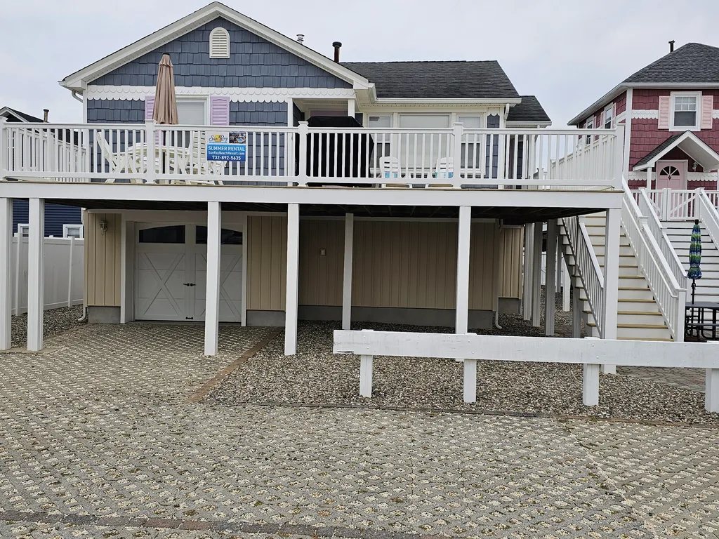 Exterior (sleeps 4)