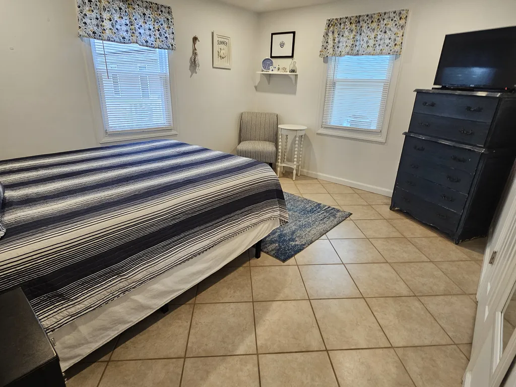 Bedroom one (queen bed)