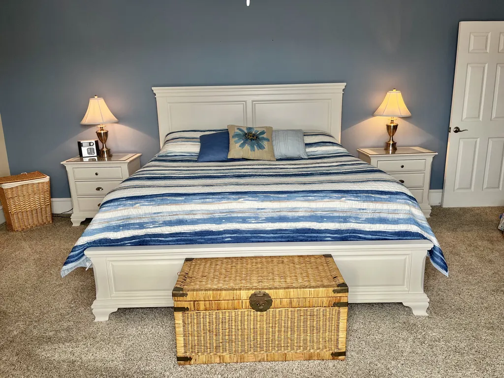 Master  en-suite upstairs
