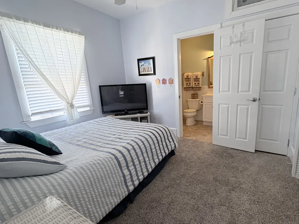 Bright and Beachy with adjoining bathroom