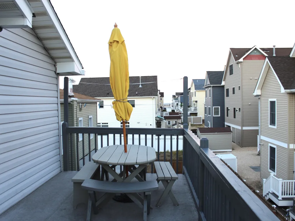 2nd floor deck