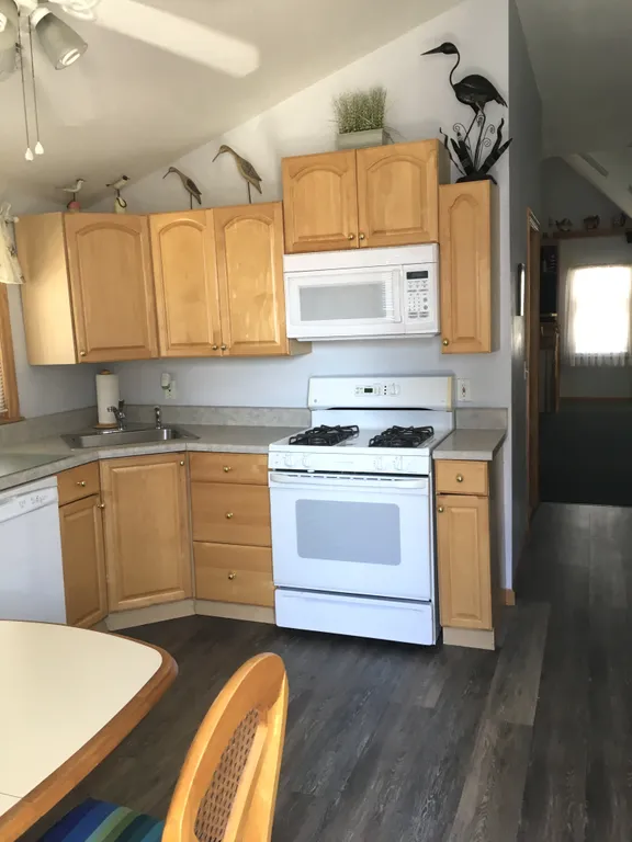 2nd floor kitchen