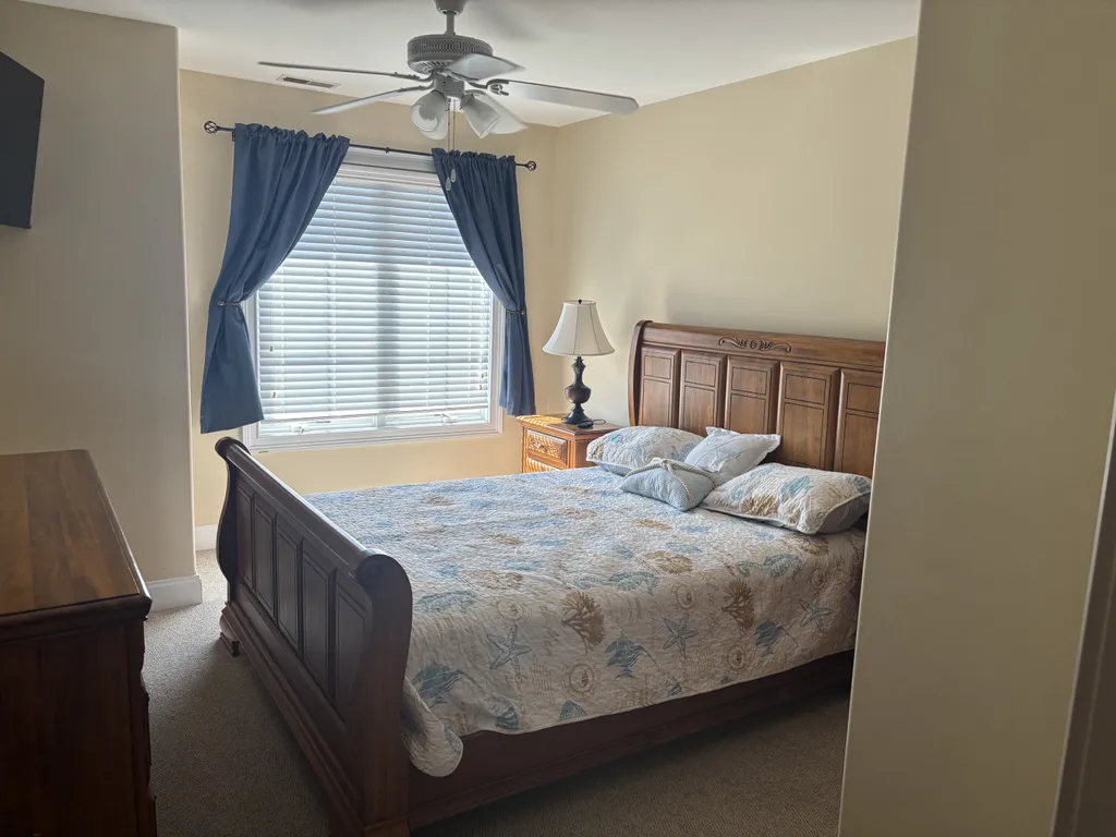 Queen Bedroom 3rd floor