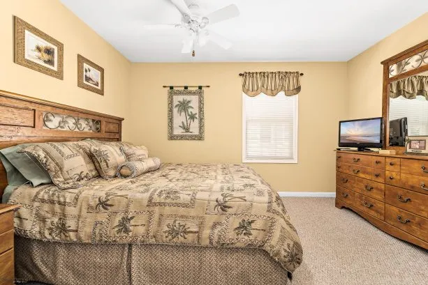 Master Bedroom w/Queen Bed