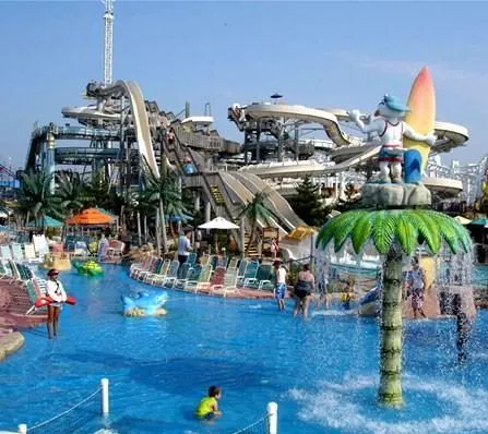 Ocean Oasis Waterpark just blocks away