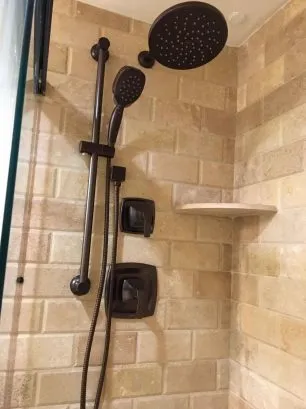 Moen Rainfall Shower w/4-Jet Hand-held Sprayer 