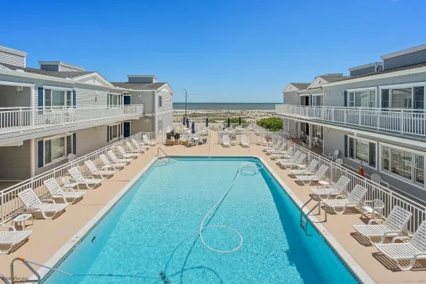 Beach &amp;amp; Pool View