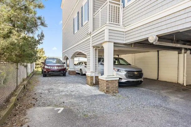 Off street parking-fits up to 3 cars 